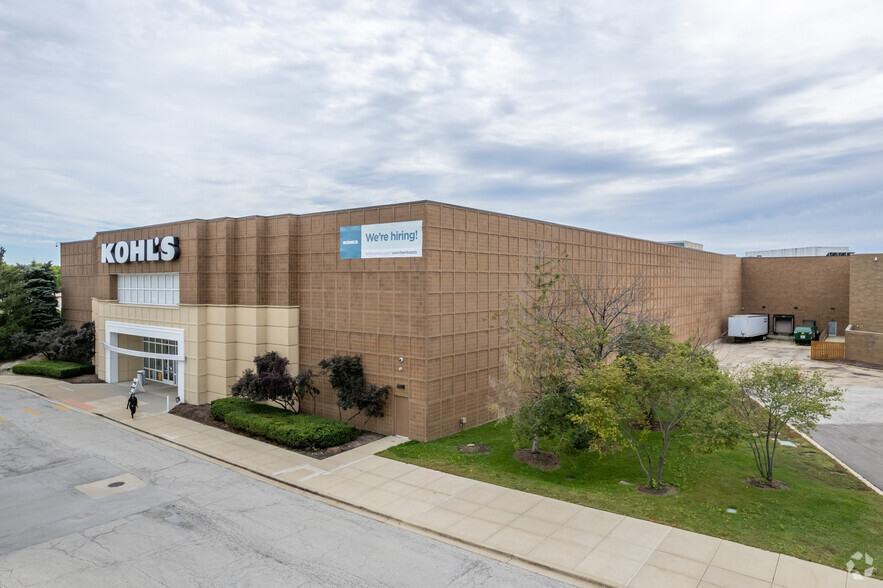 1-152 Stratford Square Mall, Bloomingdale, IL for sale - Primary Photo - Image 1 of 1