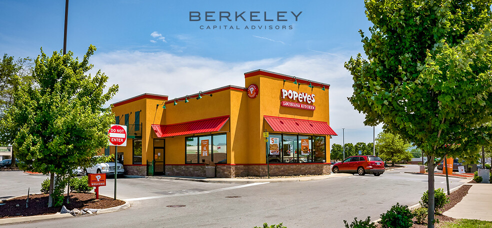 1379 Towne Square Blvd, Roanoke, VA for lease - Building Photo - Image 3 of 5