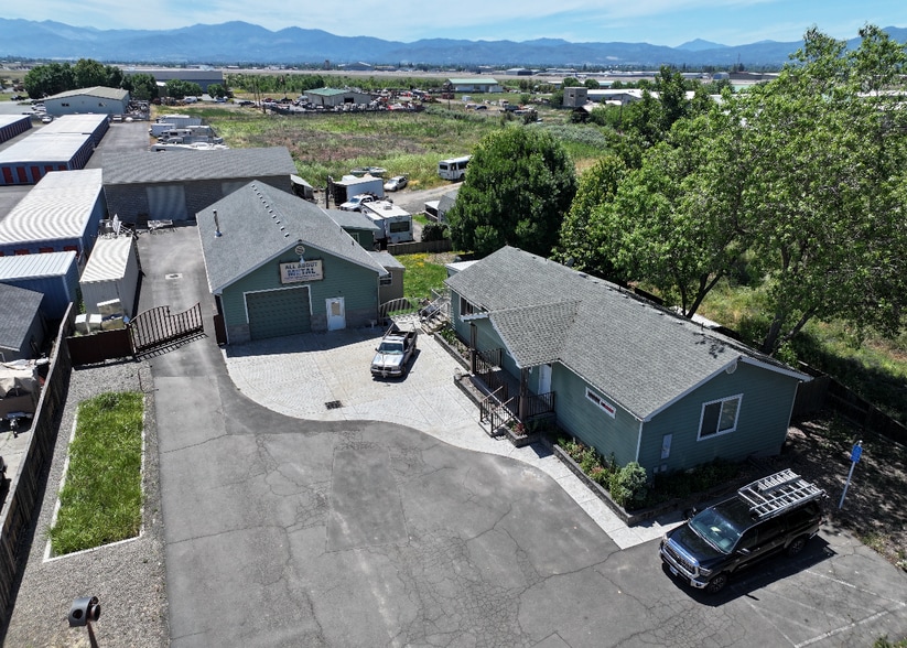 802 E Vilas Rd, Medford, OR for sale - Primary Photo - Image 1 of 39