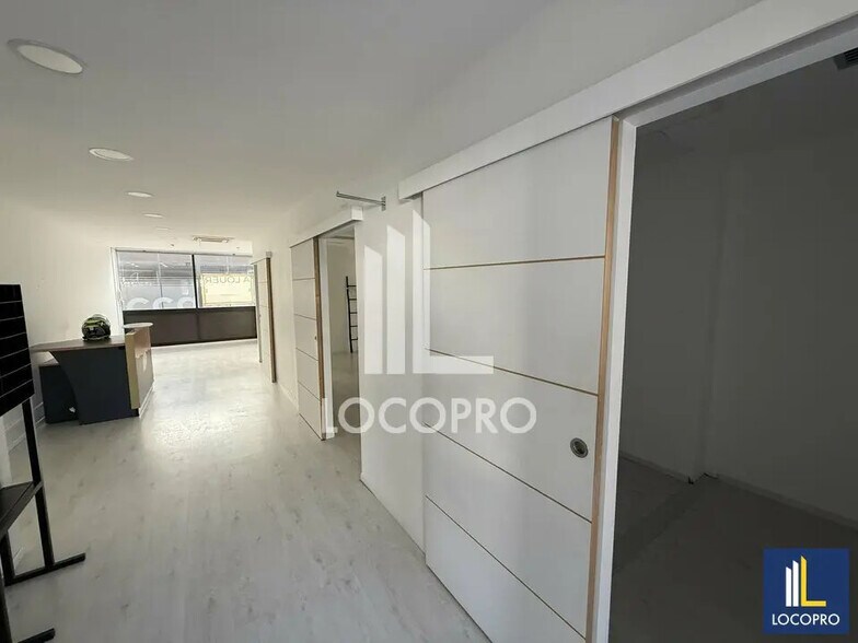 Office in Villeneuve-Loubet for lease - Building Photo - Image 1 of 9