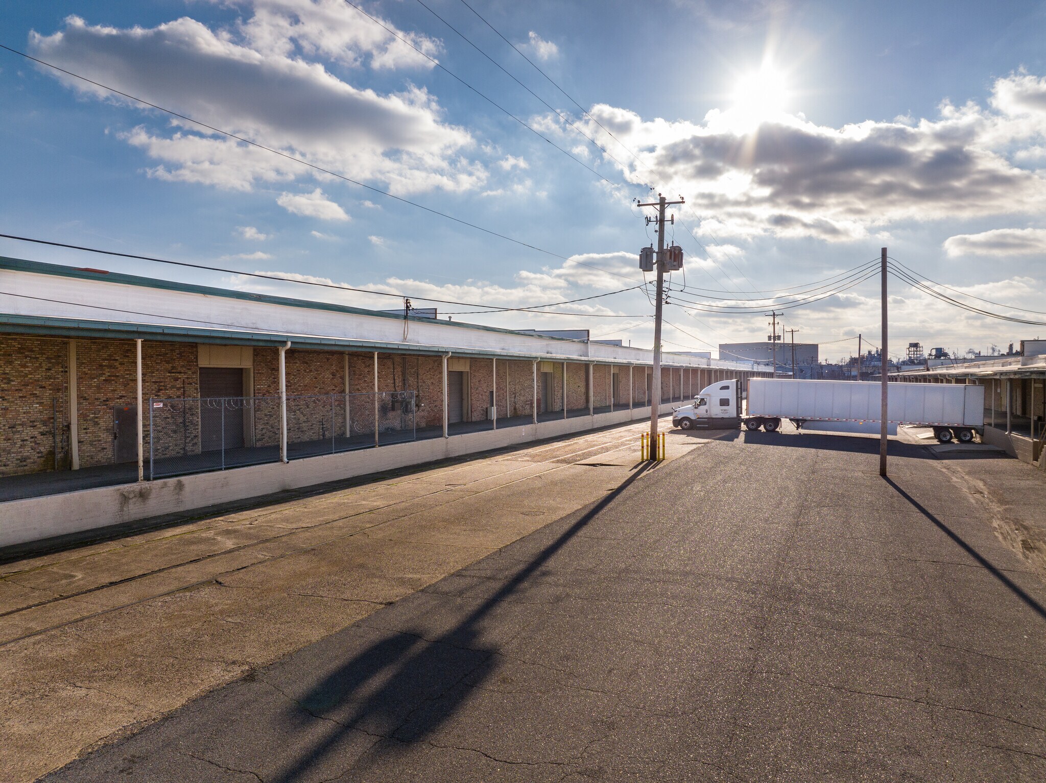 1333 Farmville Ave, Memphis, TN for lease Building Photo- Image 1 of 4