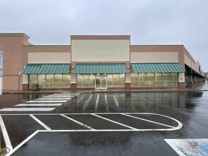 600-690 N West End Blvd, Quakertown, PA for lease Building Photo- Image 1 of 1