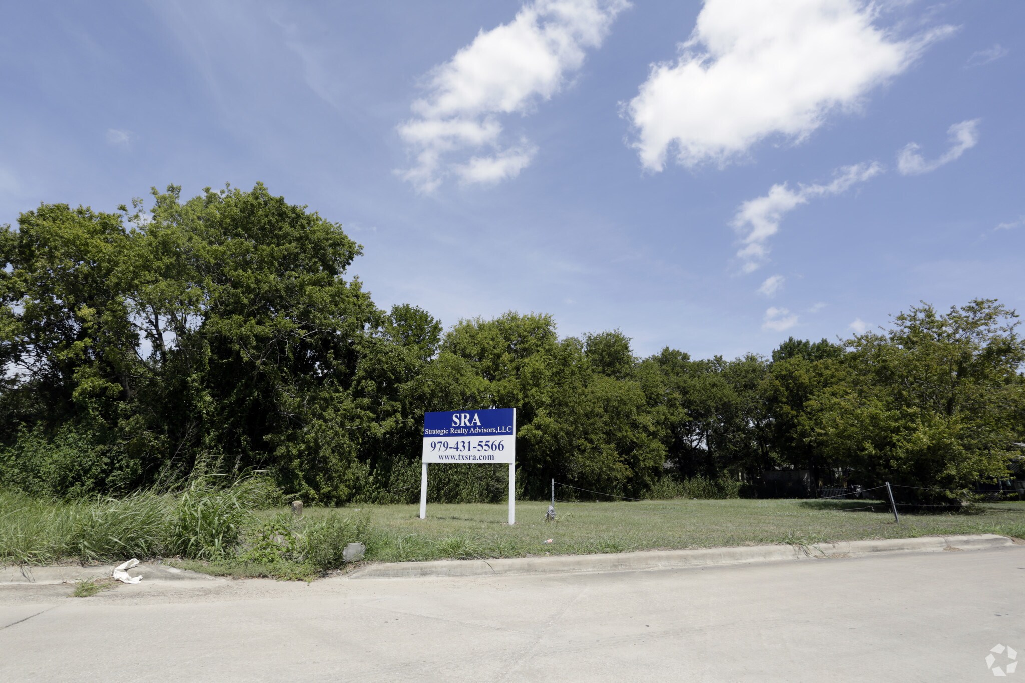 204 Bonneville St, Bryan, TX for sale Primary Photo- Image 1 of 1