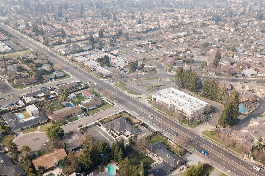 605 Standiford Ave, Modesto, CA for lease - Building Photo - Image 2 of 8