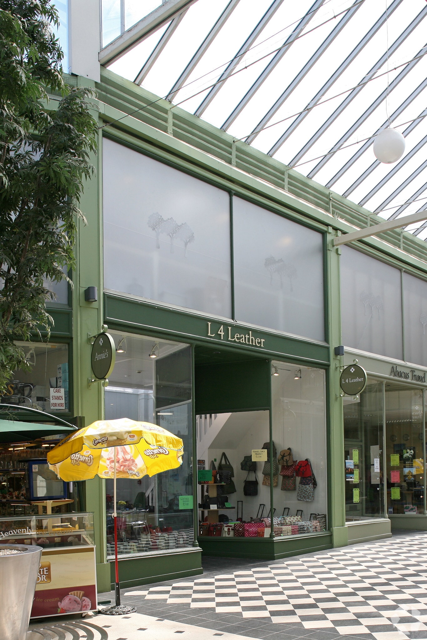 6 The Arcade, Letchworth Garden City for sale Primary Photo- Image 1 of 1