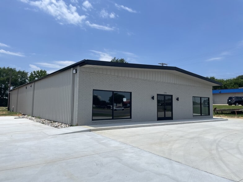 126 N Northwest Loop 323, Tyler, TX for lease - Building Photo - Image 1 of 4