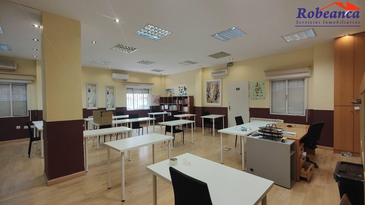 Arévalo, AVI 05200 - - - Interior Photo - Image 2 of 5