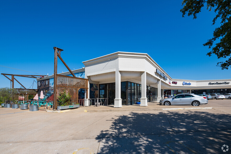 1700-1760 Mall Cir, Fort Worth, TX for sale - Building Photo - Image 1 of 1