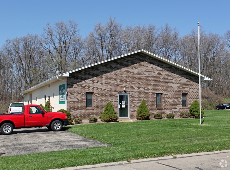 4325 Lisa Dr, Tipp City, OH for sale - Primary Photo - Image 1 of 7