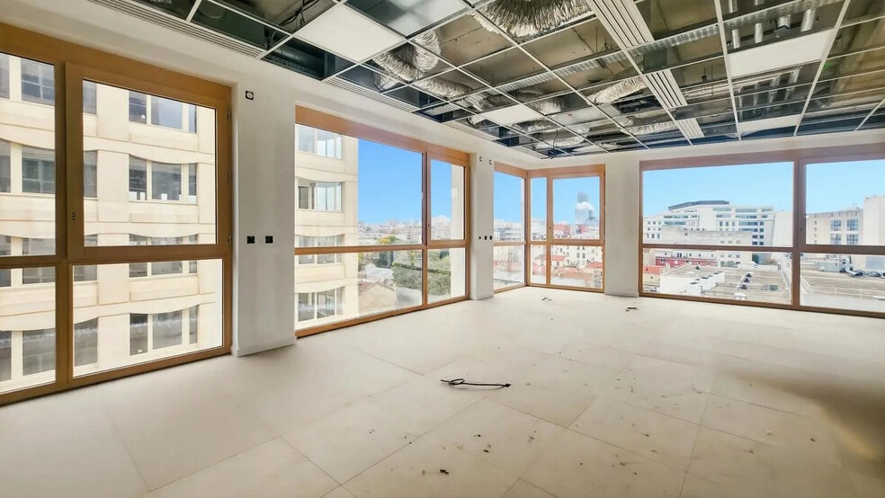 Office in Ivry-sur-Seine for lease - Building Photo - Image 3 of 8