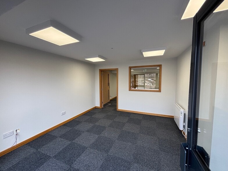 Dunn St, Glasgow for lease - Interior Photo - Image 3 of 7