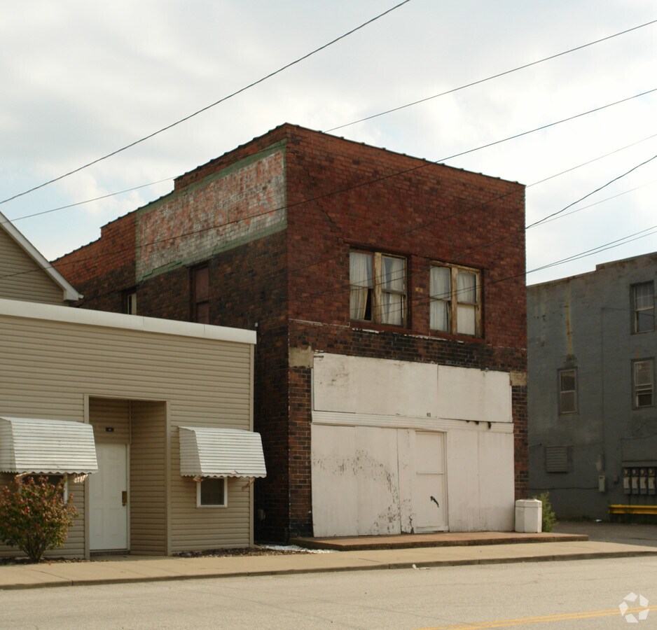 43 S Leavitt Rd, Leavittsburg, OH 44430