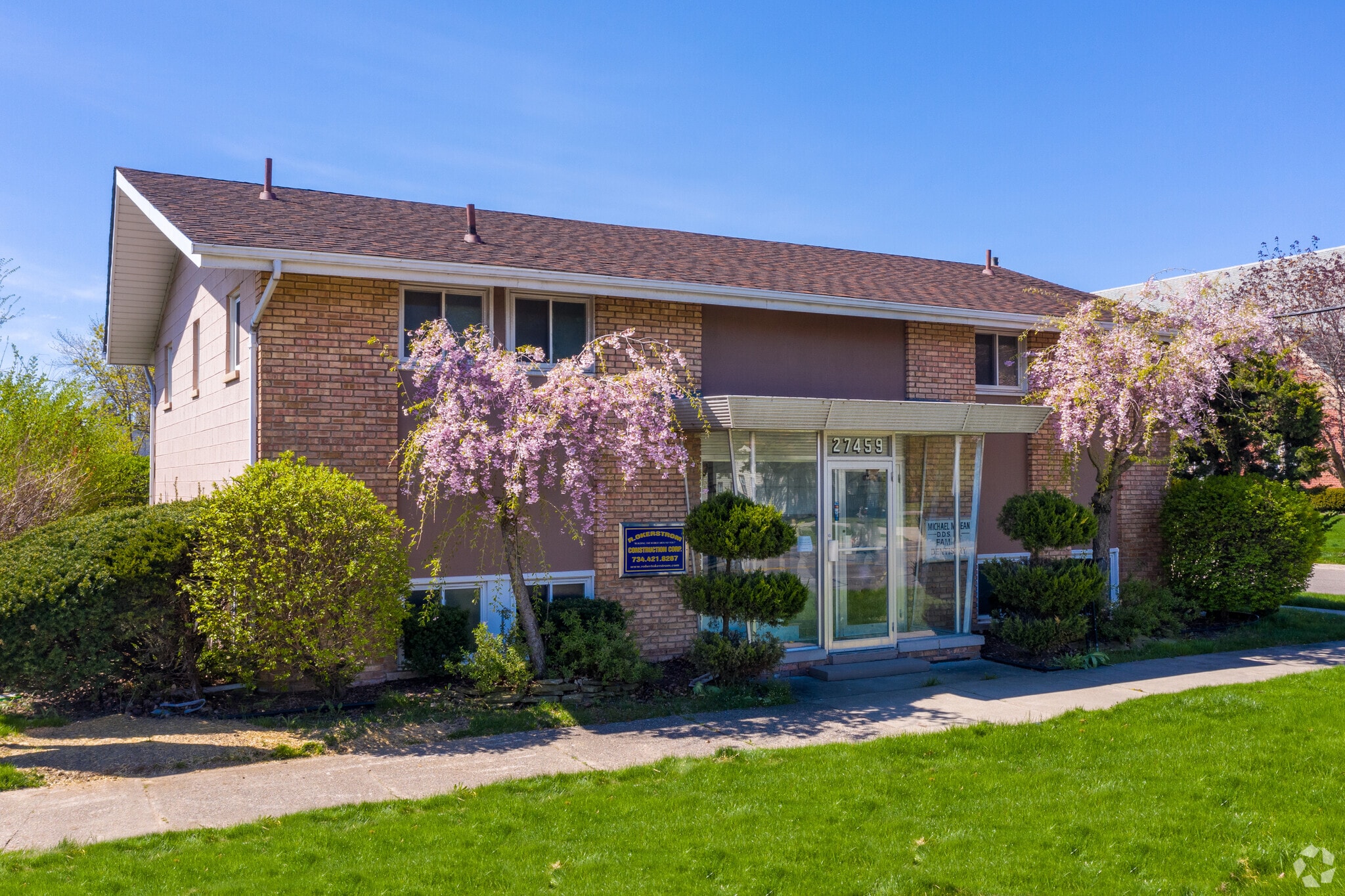 27459 5 Mile Rd, Livonia, MI 48154