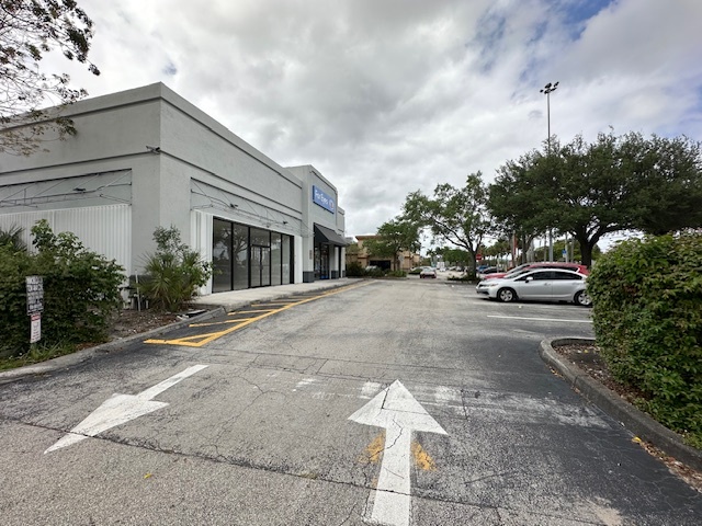 5251 N University Dr, Lauderhill, FL for lease - Building Photo - Image 2 of 27