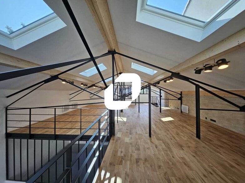 Office in Arcueil for lease - Building Photo - Image 2 of 18