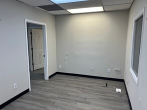 6667 Vernon Woods Dr, Atlanta, GA for lease Interior Photo- Image 2 of 11