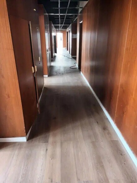 Office in Le Havre for lease - Interior Photo - Image 2 of 4