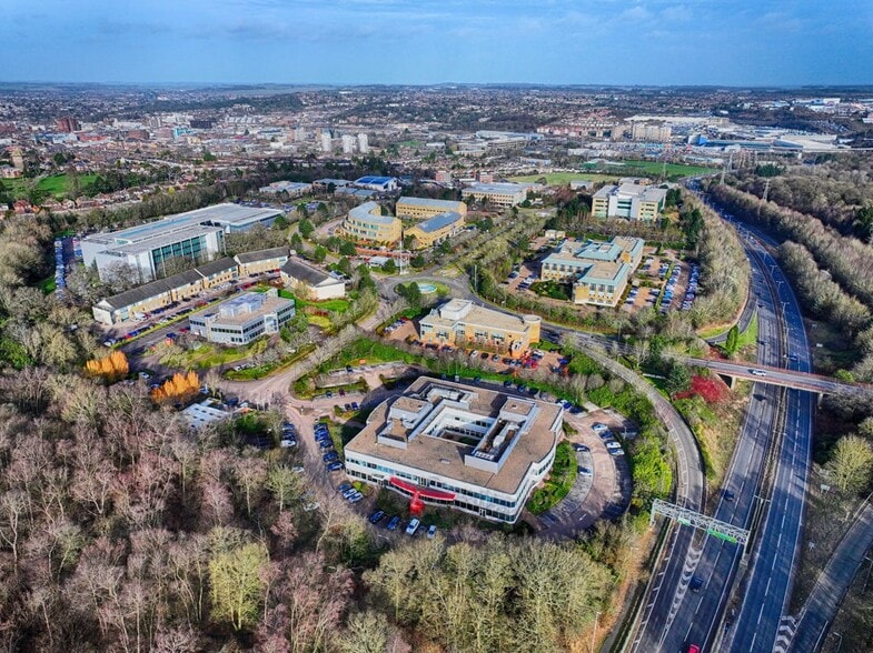 253 Capability Green, Luton for lease - Building Photo - Image 2 of 3