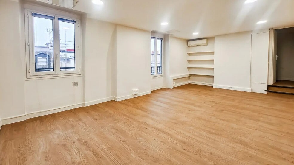 Office in Paris for lease - Building Photo - Image 2 of 8