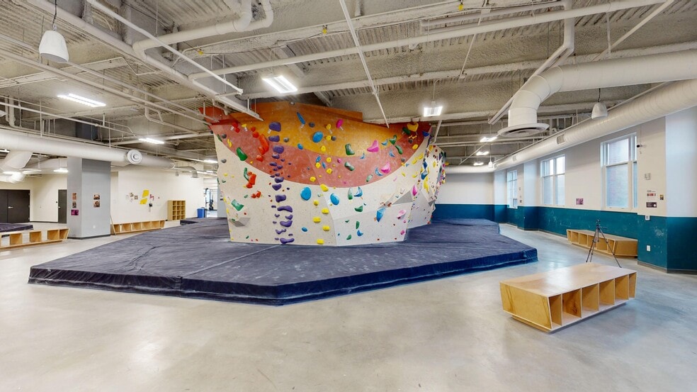 426 State St, Erie, PA for lease - Building Photo - Image 2 of 11