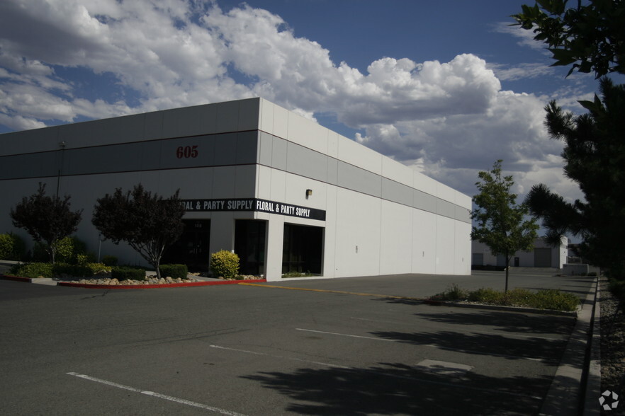 605 Glendale Ave, Sparks, NV for lease - Building Photo - Image 2 of 7