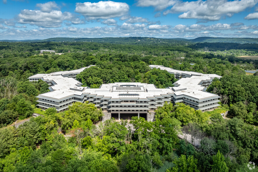 3 Merck, Whitehouse Station, NJ for lease - Building Photo - Image 1 of 24