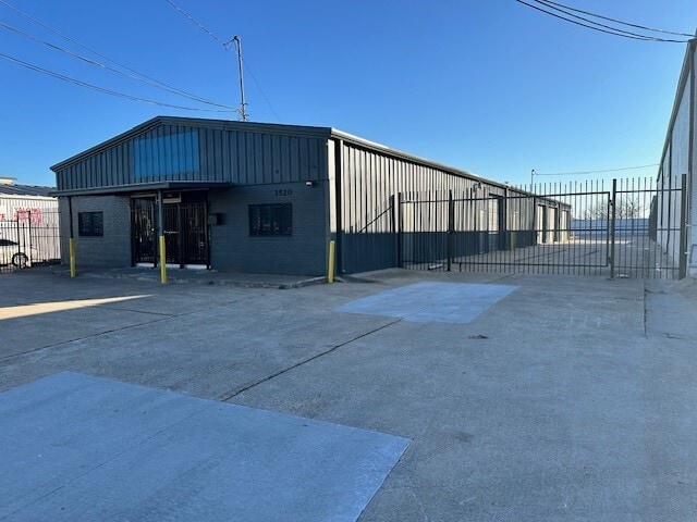 3530 Dilido Rd, Dallas, TX for lease - Building Photo - Image 2 of 8