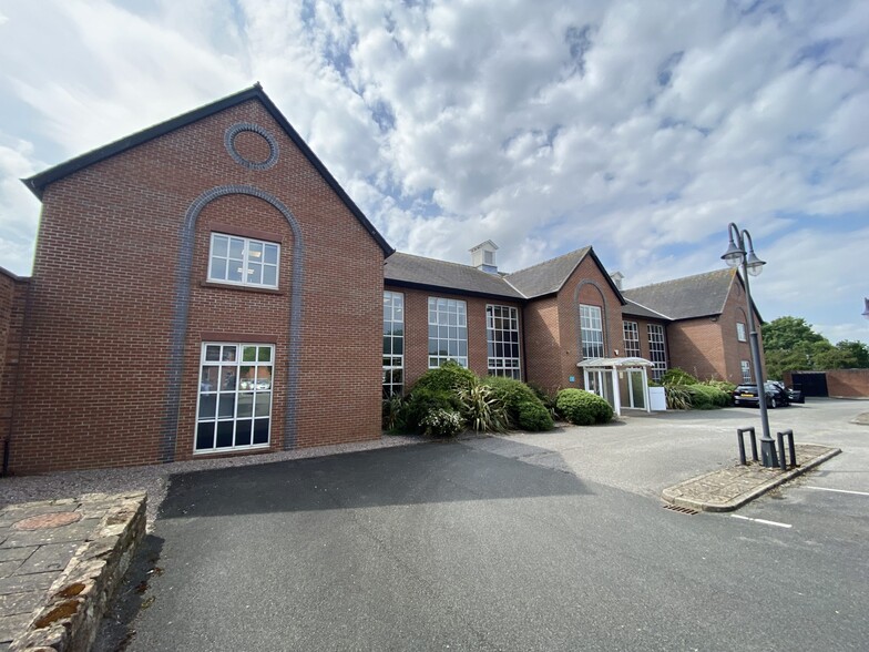 2 Chowley Oak Ln, Tattenhall for lease - Building Photo - Image 1 of 3