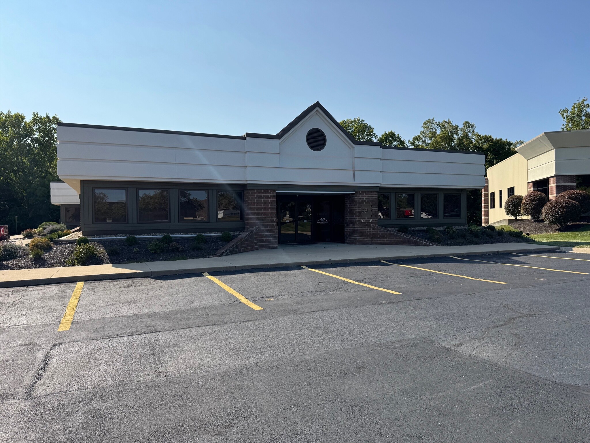 5710 Coventry Ln, Fort Wayne, IN for lease Building Photo- Image 1 of 9