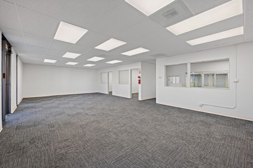 7191 Carroll Rd, San Diego, CA for lease - Building Photo - Image 2 of 7