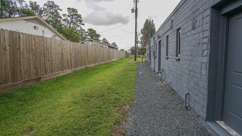 7103-7109 Langley Rd, Houston, TX for lease - Building Photo - Image 2 of 8