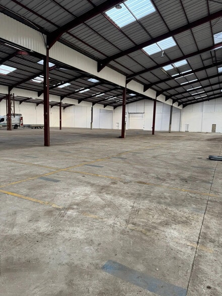 Office in Le Mesnil-Amelot for lease - Interior Photo - Image 3 of 6