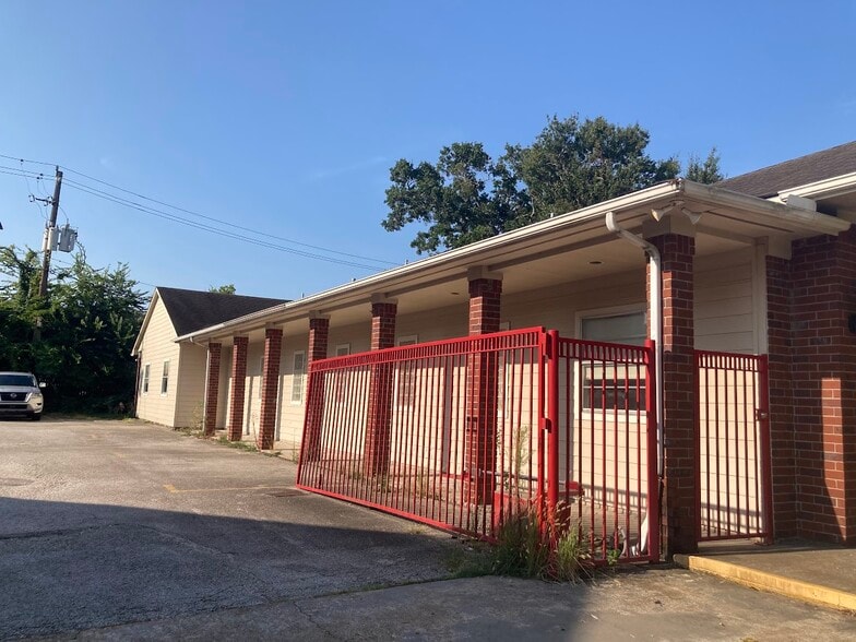 2223 Dorrington St, Houston, TX for lease - Building Photo - Image 3 of 8