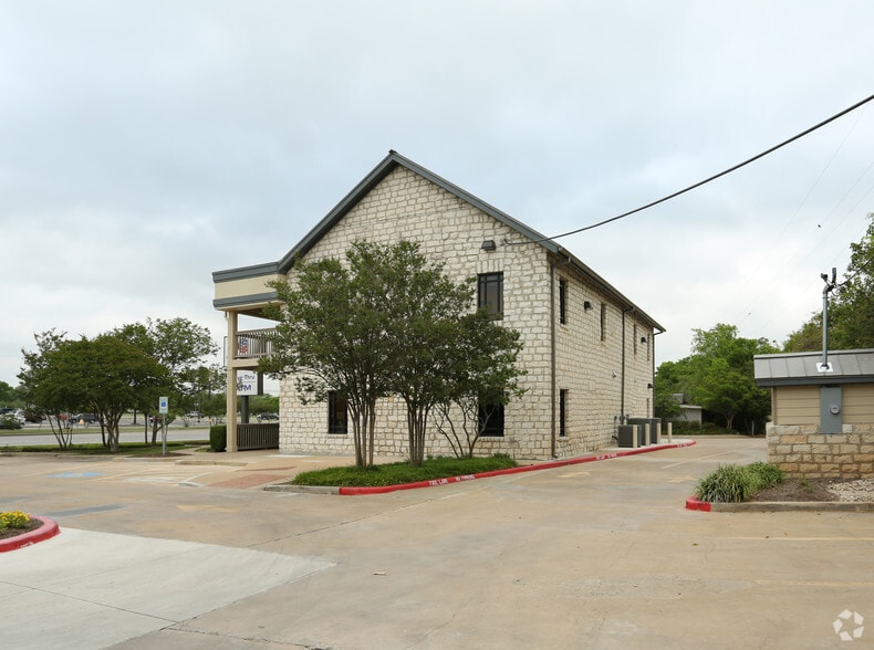 201 W Palm Valley Blvd, Round Rock, TX for lease - Building Photo - Image 3 of 10