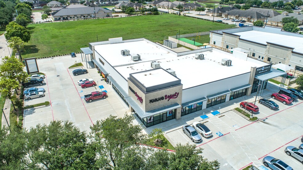 2000 Reflection Bay Dr, Pearland, TX for sale - Building Photo - Image 3 of 6