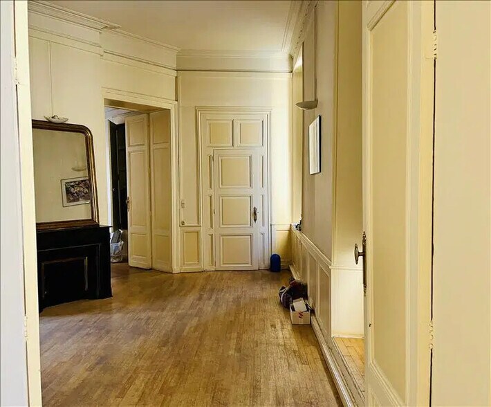 Retail in Bordeaux for lease - Interior Photo - Image 2 of 5