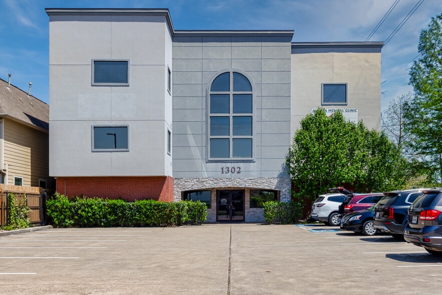 1302 N Shepherd Dr, Houston, TX for lease - Building Photo - Image 1 of 7