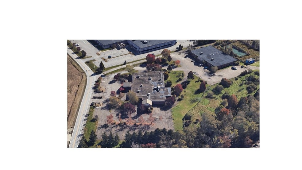 Moundsville Commercial Portfolio portfolio of 2 properties for sale on LoopNet.com - Primary Photo - Image 2 of 2