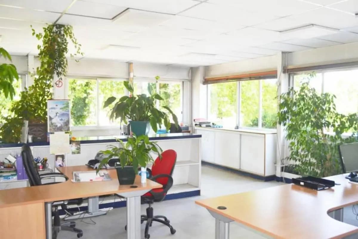 22 Avenue Du Château, SAINT-OUEN-L'AUMONE for lease Interior Photo- Image 1 of 2