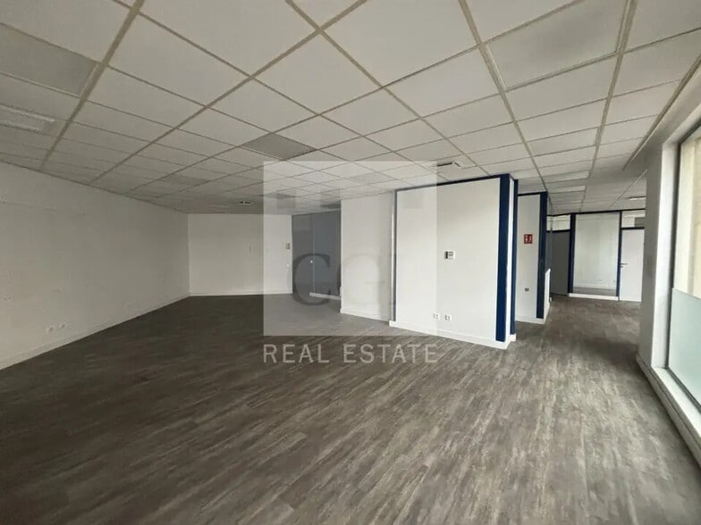 Retail in Villeurbanne for lease - Interior Photo - Image 3 of 9