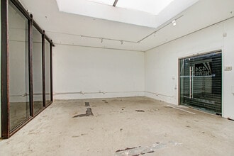 416-424 N Fairfax Ave, Los Angeles, CA for lease Interior Photo- Image 1 of 3