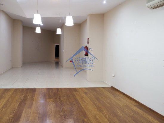 Retail in Cáceres, Cáceres for sale - Building Photo - Image 1 of 5