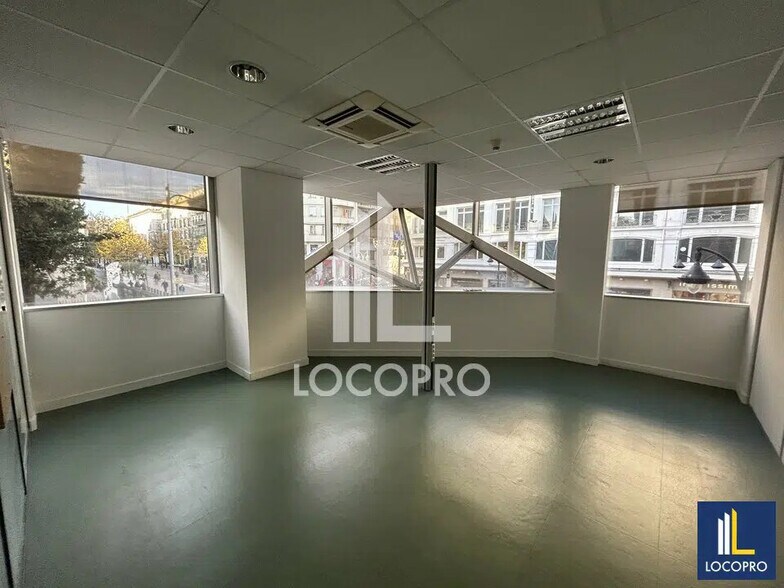 Office in Nice for lease - Interior Photo - Image 2 of 8