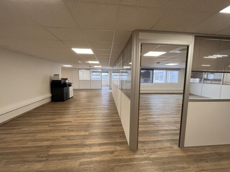 Office in La Farlède for lease - Building Photo - Image 3 of 10