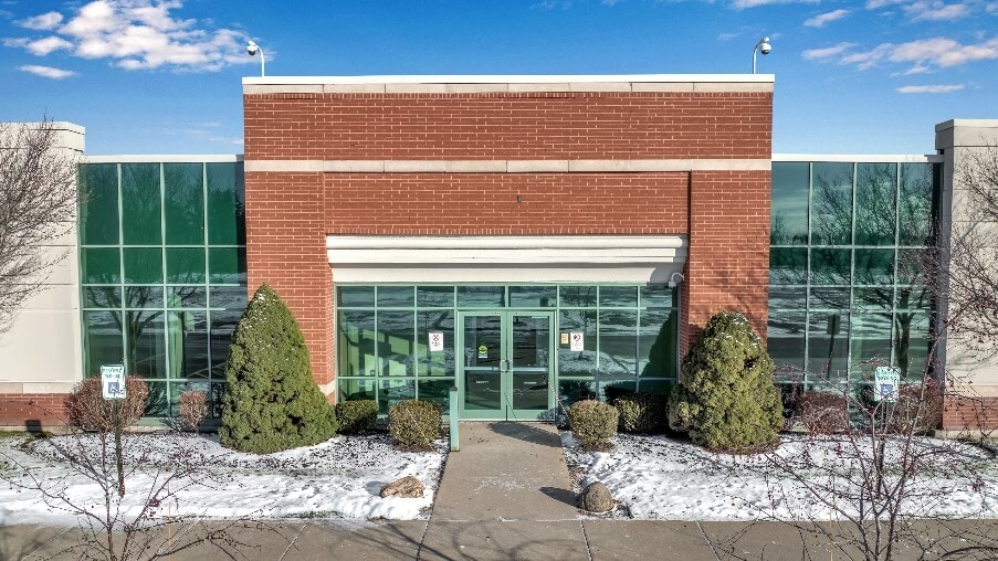 150 CrossPoint Pky, Amherst, NY for lease - Building Photo - Image 2 of 13