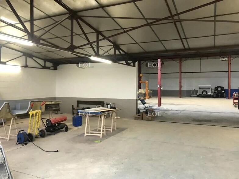 Flex in Mornant for lease - Interior Photo - Image 1 of 15