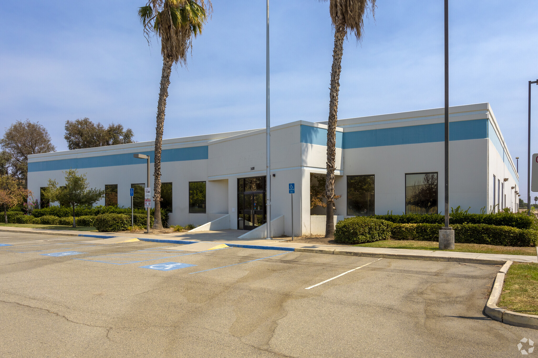 3600 N Sillect Ave, Bakersfield, CA for lease Building Photo- Image 1 of 5