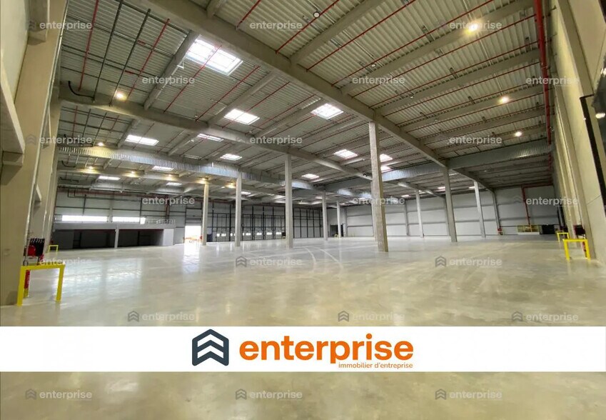 Industrial in Compiègne for lease - Interior Photo - Image 1 of 6