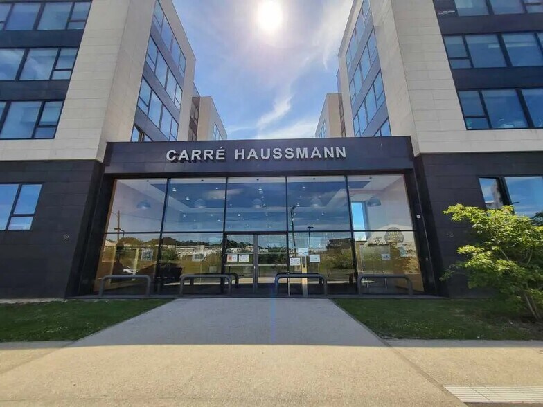 Office in Évry for lease - Building Photo - Image 1 of 5