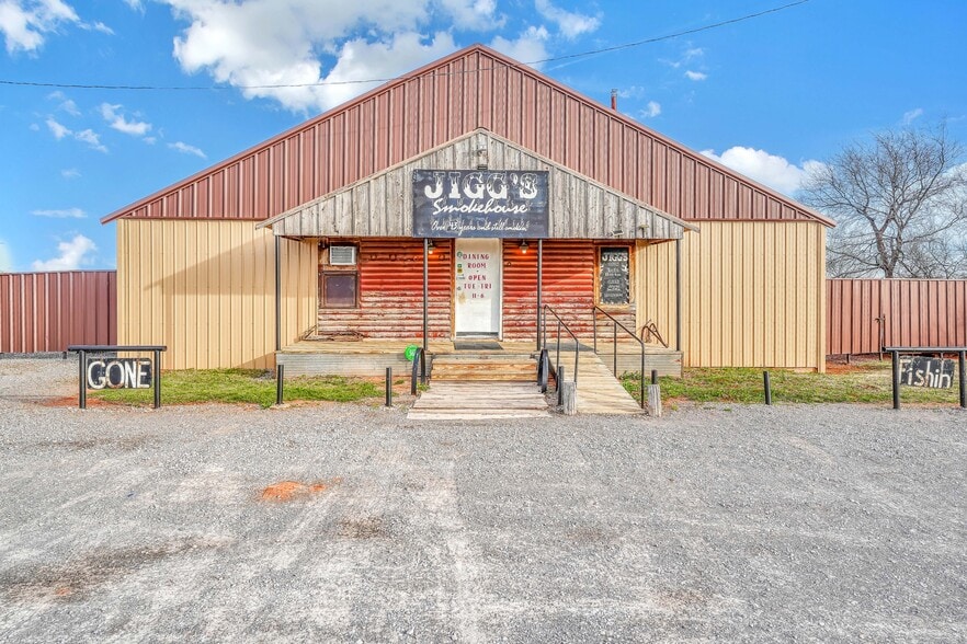 22203 N Frontage Rd, Clinton, OK for sale - Primary Photo - Image 1 of 5
